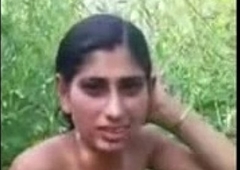 Indian Hot Desi Girlfriend MMS Leaked in fields with Dirty Audio - Wowmoyback