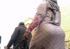 Pakistani girl Abaya showcases her ass wearing a hijab