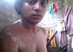 Desi village girl made her scanty bathing video