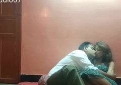 Desi Girl having sex with Home delivery boy!!