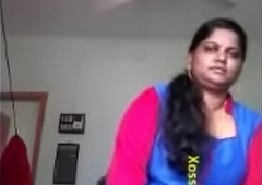 Sexy Mallu Bhabhi Showing Her Heavy Boobs and Pussy To Lover