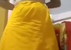 Yellow saree, aunty does nude show