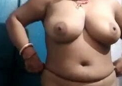 Indian village aunty shows nude big boobs and ass