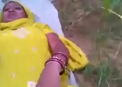 Desi yellow dress bhabi be sexually aroused hard by