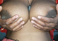 Indian hawt village bhabhi ne sadi utarkar apne big nipple aur tight chut dikhai