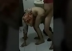 bangaladeshi teen girl fuck in doggystyle in bathroom