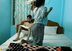 Indian young boy screwing hard room service hotel girl to hand Mumbai! Indian hotel sex