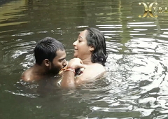 DIRTY Beamy BOOBS BHABI BATH IN POND WITH  HANDSOME DEBORJI (OUTDOOR)