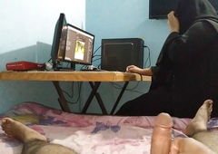 (35 savoir vivre old Aunty ke sath Chudai) Indian Aunty Work On Computer, im Masturbat Beside, when she looked then I fucked her