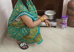 xxx छोटी बहन जब गांड़ उठा कर किचन में खाना बना रही थी तब भाई ने किचन में आकर उसकी टांग उठा कर जबरदस्त तरीके से मोटी गांड़ मार ली। 2022 latest Anal sex with patent hindi voice