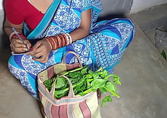 गाँव की लड़की ने सब्जी बेचते बेचते शहर वाले अंकल से चुदवाया