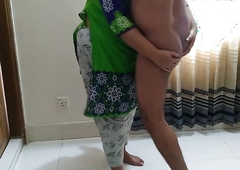 Indian Desi Sexy badi Dudh wali Maid ko Malik ne jor Jabardasti chudai aur uska pani nikal de - Huge ejaculation & rough fuck