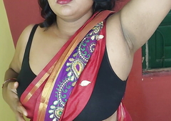 Horny Indian well done stepmom showing her armpit and playing with her pussy closeup