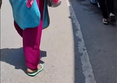 desi aunty fat gaand walking in road