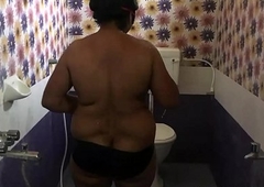 Mallu Indian Bhabhi Enticing Shower Filmed By Will not hear of Husband