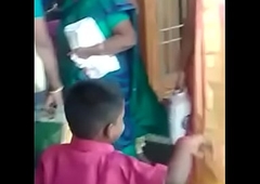 Tamil Aunty saree neval