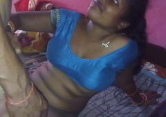 Hot girl gets fucked by her phase Indian sex video
