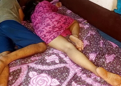 Fut Gyi Amma Ki Burr, Desi Boy Share Bed With Stepmom In Dirty Hindi Plummy
