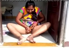 desi mallu aunty showing her puristic pussy.