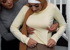 Unused muslim teen involving hijab deflowered unconnected with tutor coupled with stepmom