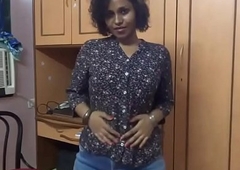 Chunky ass mumbai college girl spanking herself fucking her tight desi pussy