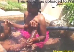 Tamil aunty bathing and fucking up uncle