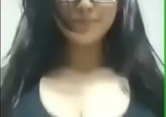Indian cutie opens her bra