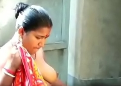 indian bhabi hot bosom caught out of doors from cramped webcam