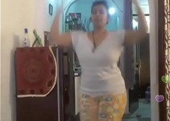 Sexy desi indian bhabi shaking her sexi bore andboobs on bigo live...2